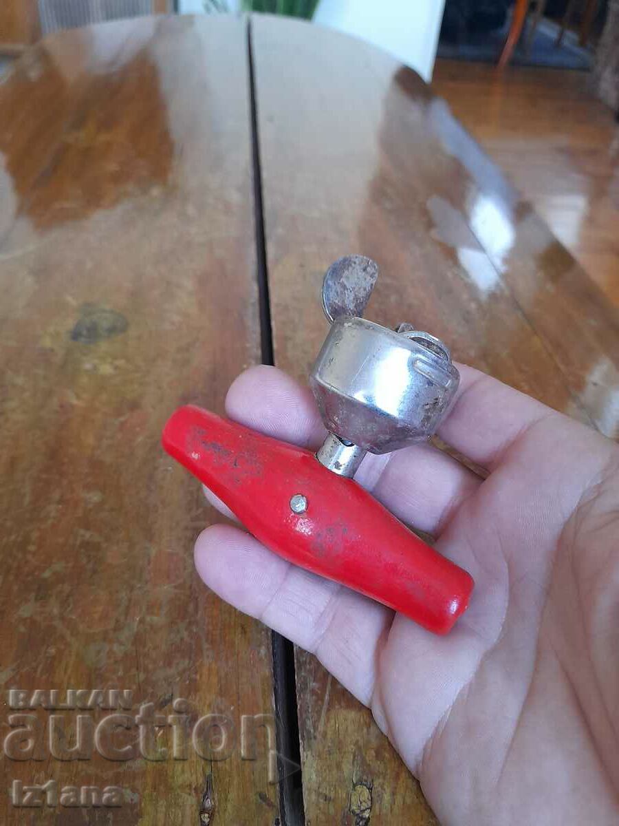 Deschizator de conserve vechi Torpados cu preț 10.00 BGN | € 5.11 Deschizator de conserve vechi Torpados cu preț 10.00 BGN | € 5.11