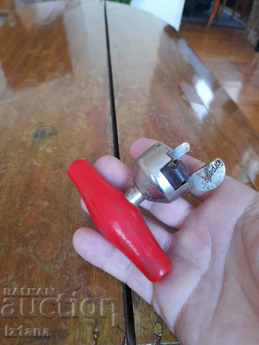 Licitație Deschizator de conserve vechi Torpados Licitație Deschizator de conserve vechi Torpados