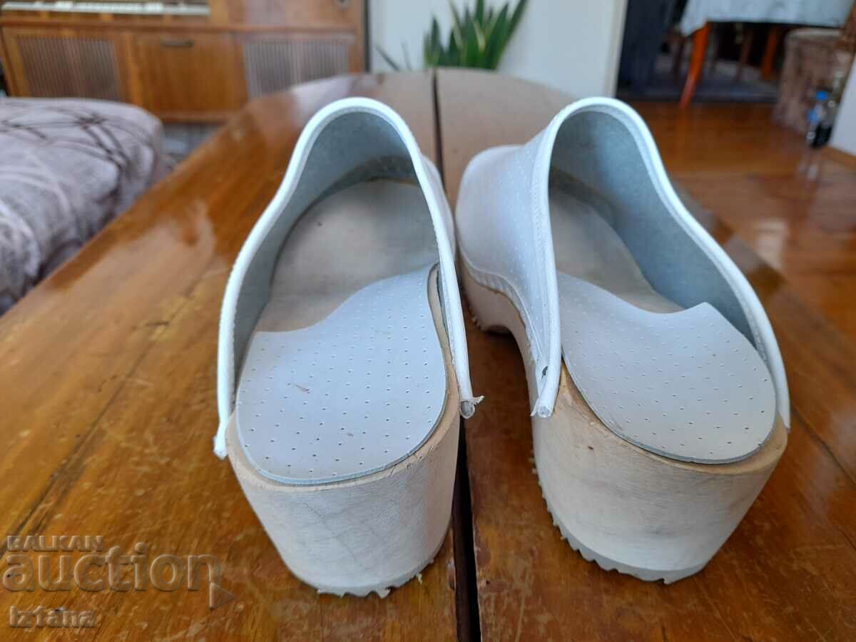 Livrarea Papuci, pantofi, încălțăminte