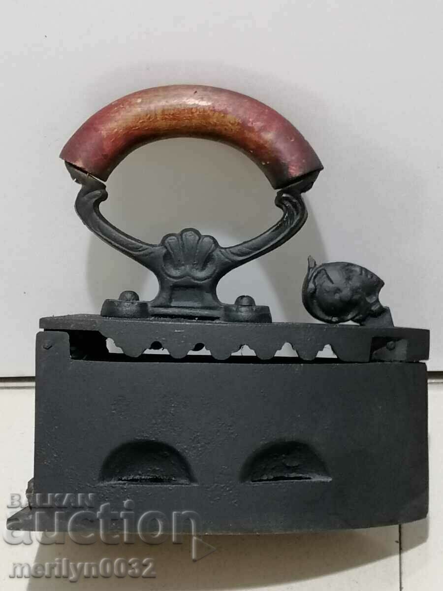 Παλιά σιδήρου στην πυρκαγιά με τιμή 69.00 BGN | € 35.28 Παλιά σιδήρου στην πυρκαγιά με τιμή 69.00 BGN | € 35.28