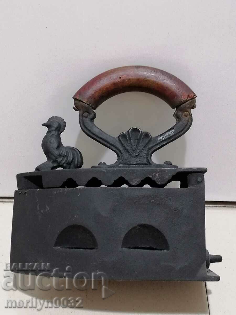 Стара ютия на жар с цена 69.00 лв. | € 35.28 Стара ютия на жар с цена 69.00 лв. | € 35.28