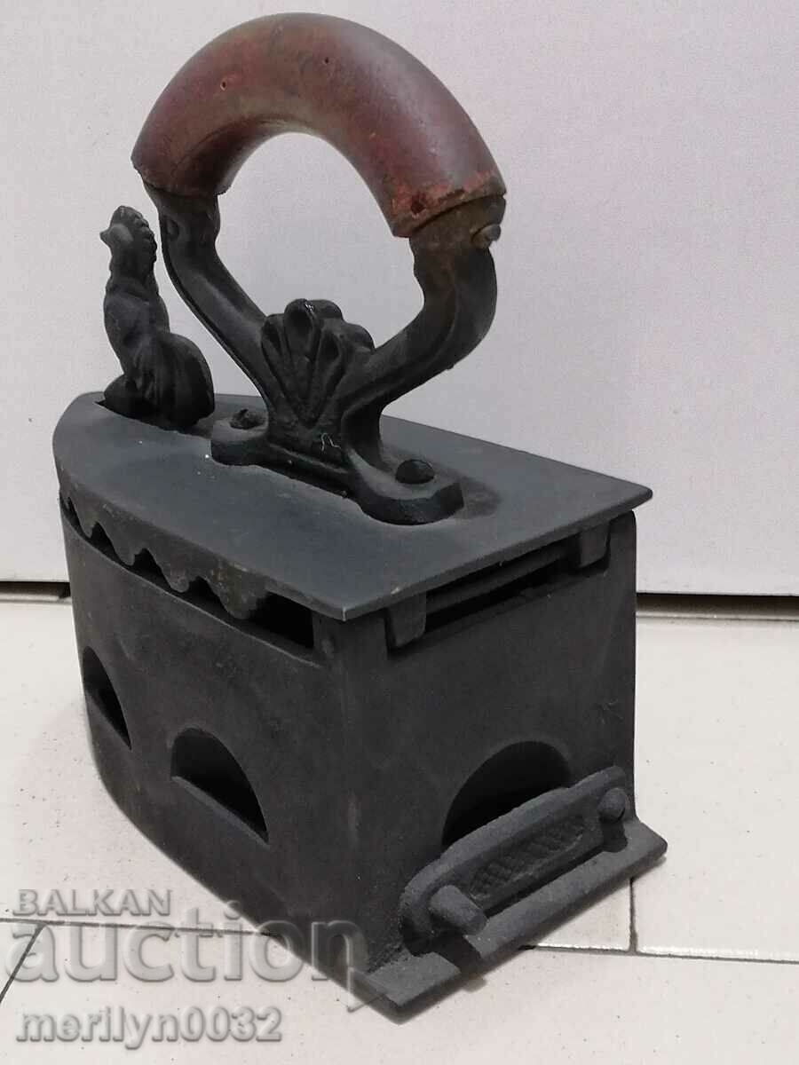 Доставка на Стара ютия на жар Доставка на Стара ютия на жар