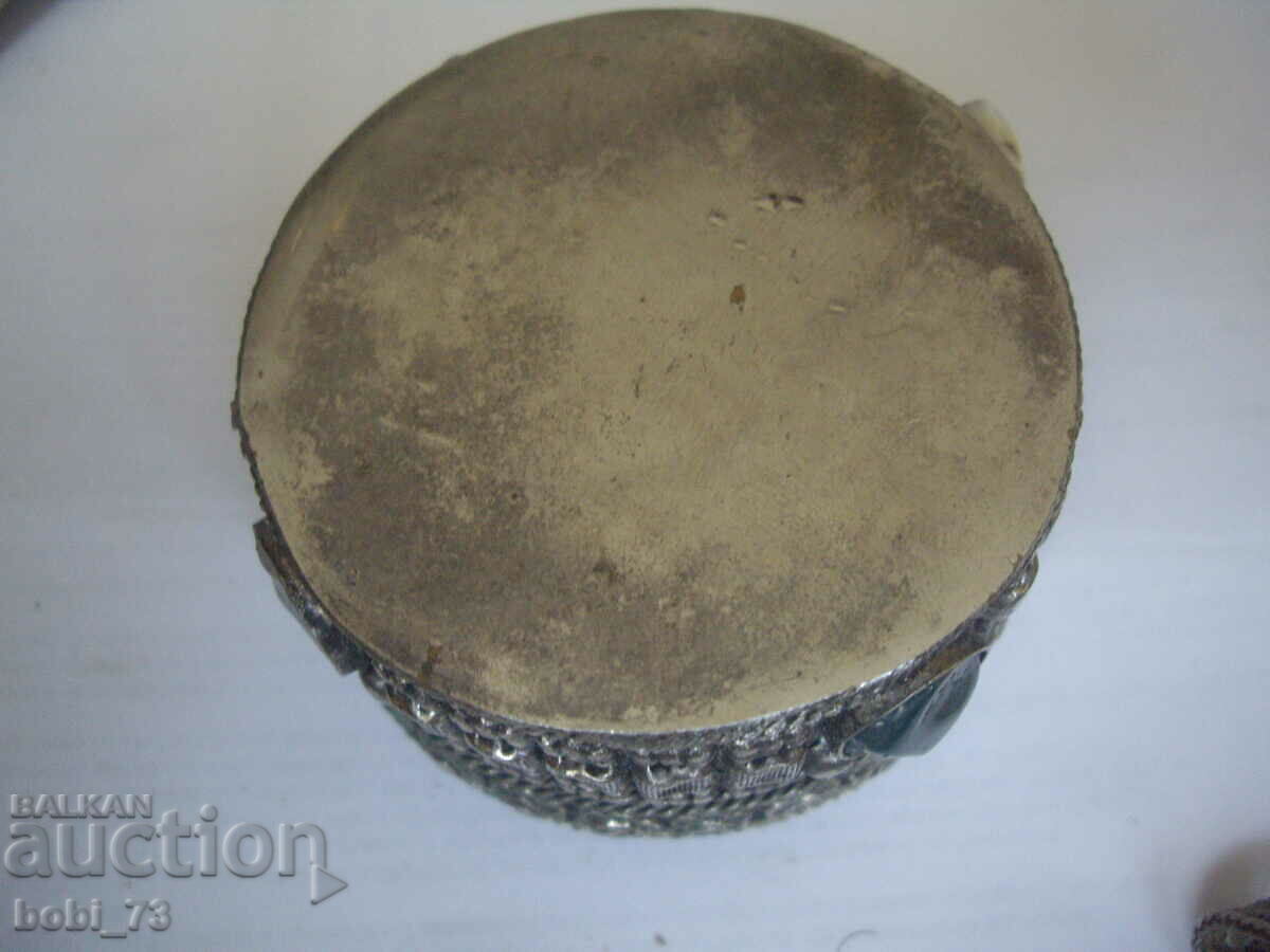 Auction  Old jewelry box.