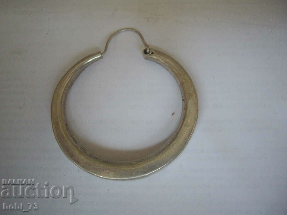 A silver earring. with price 10.00 BGN | € 5.11 A silver earring. with price 10.00 BGN | € 5.11