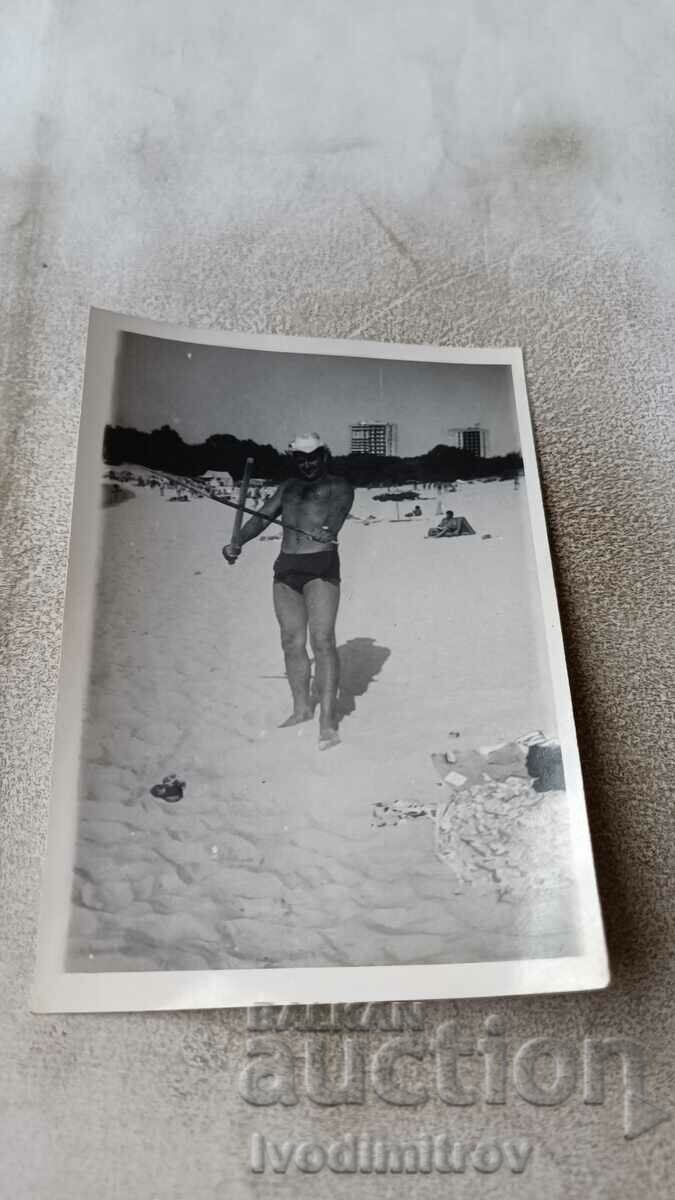 Fotografie Kiten Man on the Beach 1971