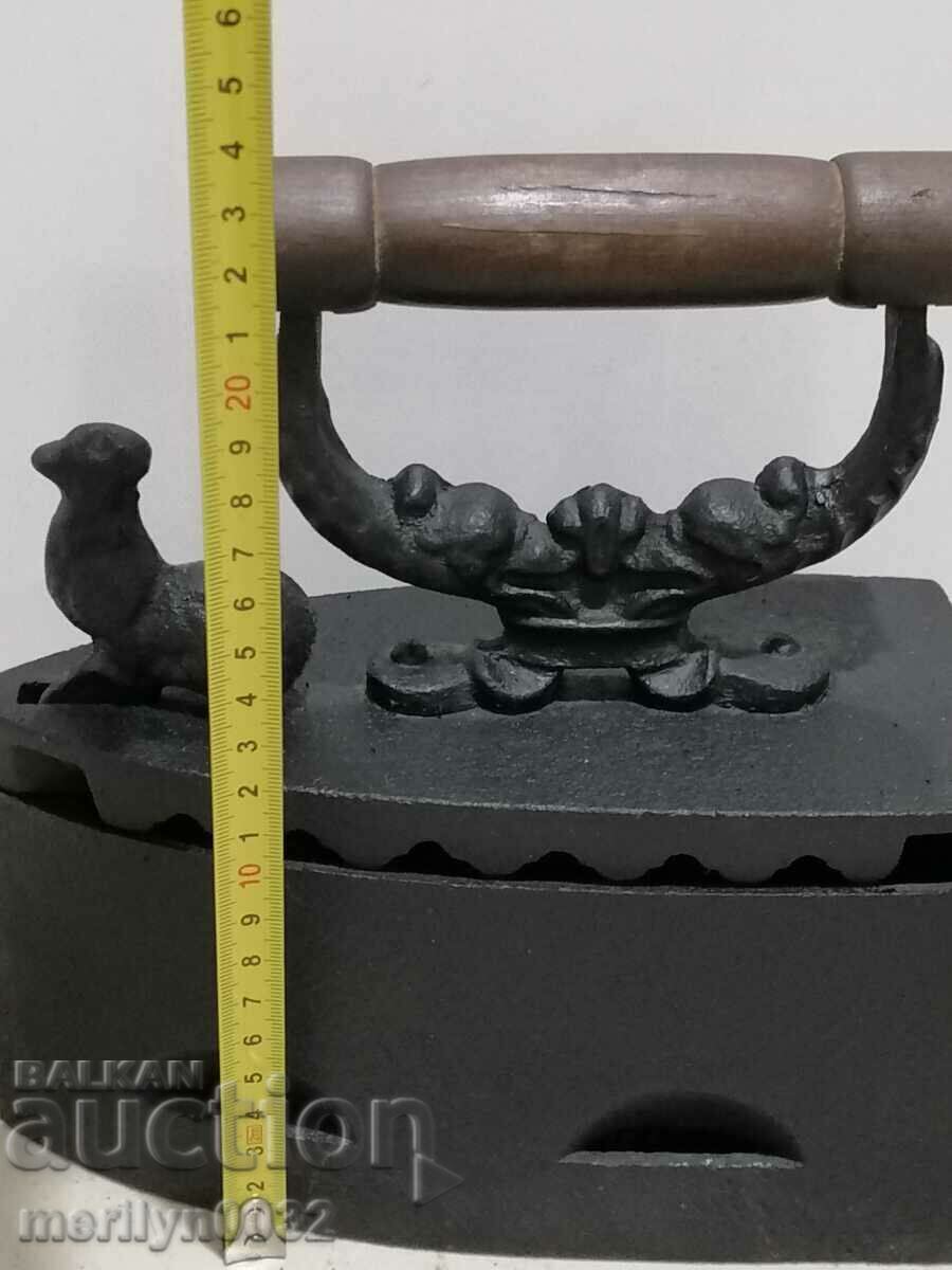 Παράδοση Παλιά σιδήρου στην πυρκαγιά Παράδοση Παλιά σιδήρου στην πυρκαγιά