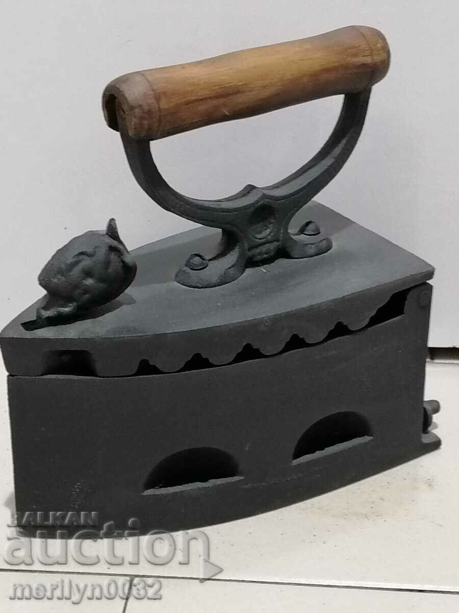 Παράδοση Παλιά σιδήρου στην πυρκαγιά Παράδοση Παλιά σιδήρου στην πυρκαγιά