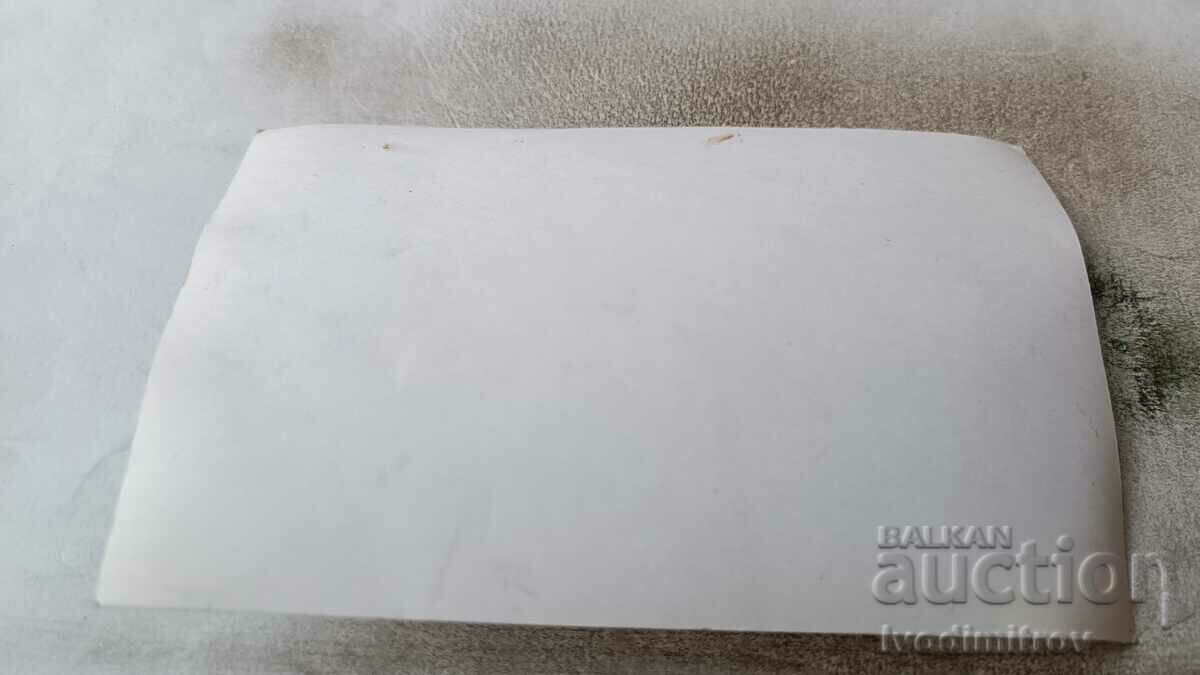 Photo A young man and a girl on the beach with price 1.45 BGN | € 0.74 Photo A young man and a girl on the beach with price 1.45 BGN | € 0.74