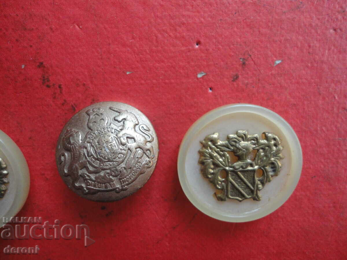 Auction  Vintage army buttons