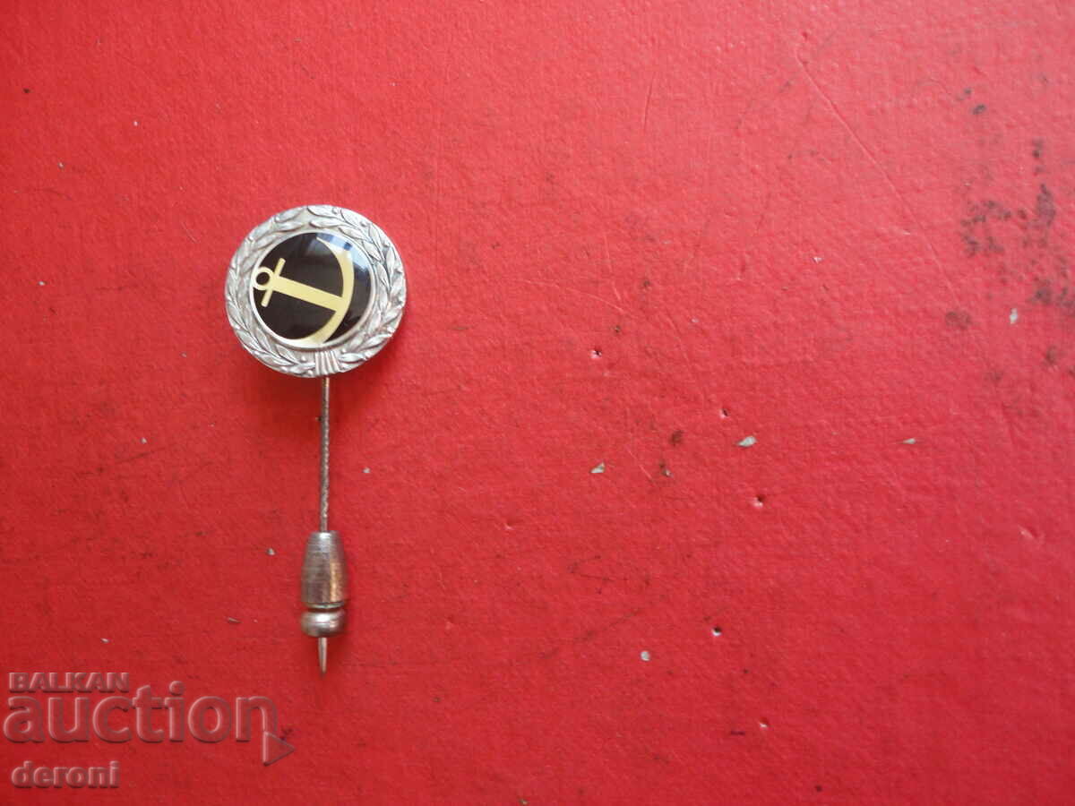 Ancoră insignă de marinar argintie 2 cu preț 30.00 BGN | € 15.34 Ancoră insignă de marinar argintie 2 cu preț 30.00 BGN | € 15.34