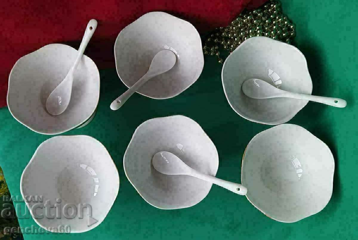 Δημοπρασία Σέρβις ποτήρια πορσελάνης για melba με κουτάλια