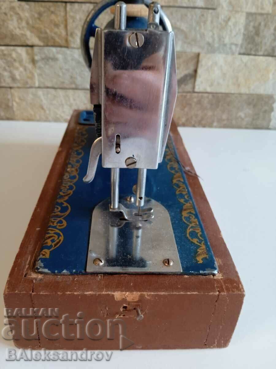 Delivery of Old Soviet children's toy sewing machine Delivery of Old Soviet children's toy sewing machine