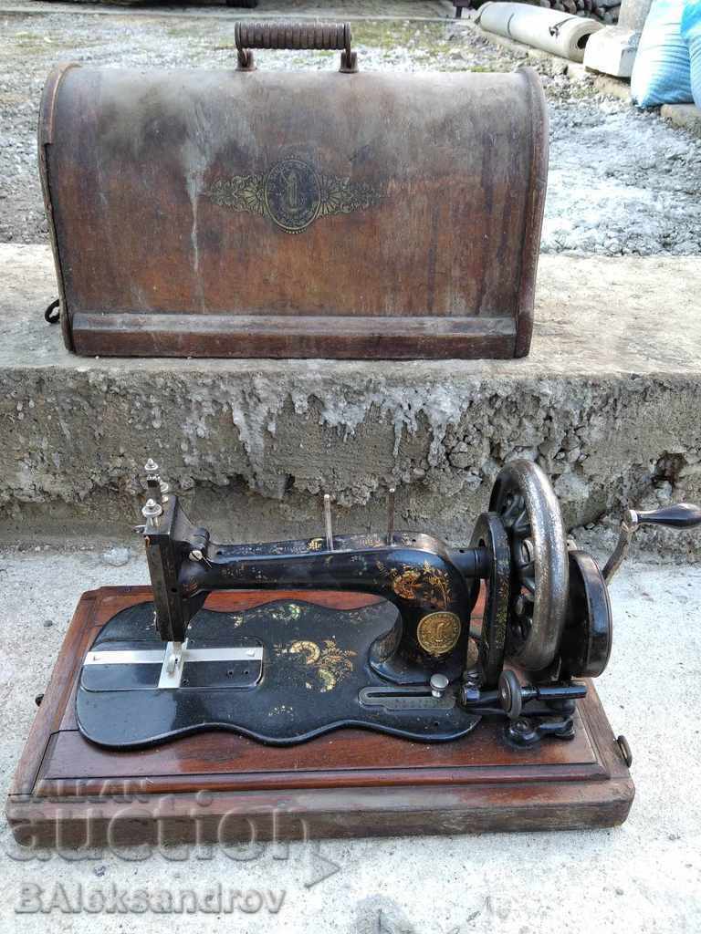 Singer from the older models with price 180.00 BGN | € 92.03 Singer from the older models with price 180.00 BGN | € 92.03