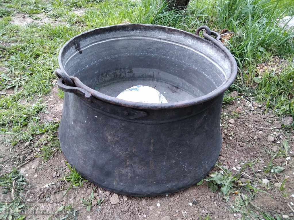 Licitație Cazan de cupru imens Licitație Cazan de cupru imens