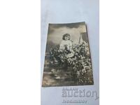 Пощенска картичка Момиченце с цветя 1917