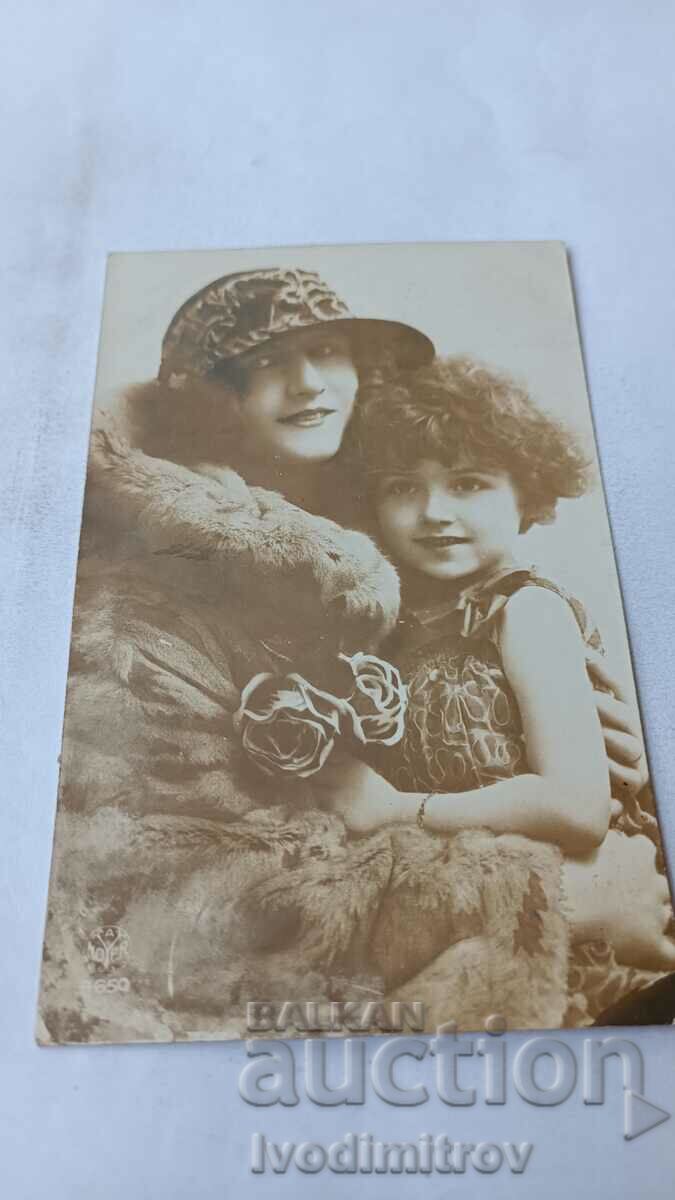 Postcard Woman and Girl 1927