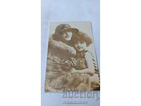 Пощенска картичка Жена и момиче 1927