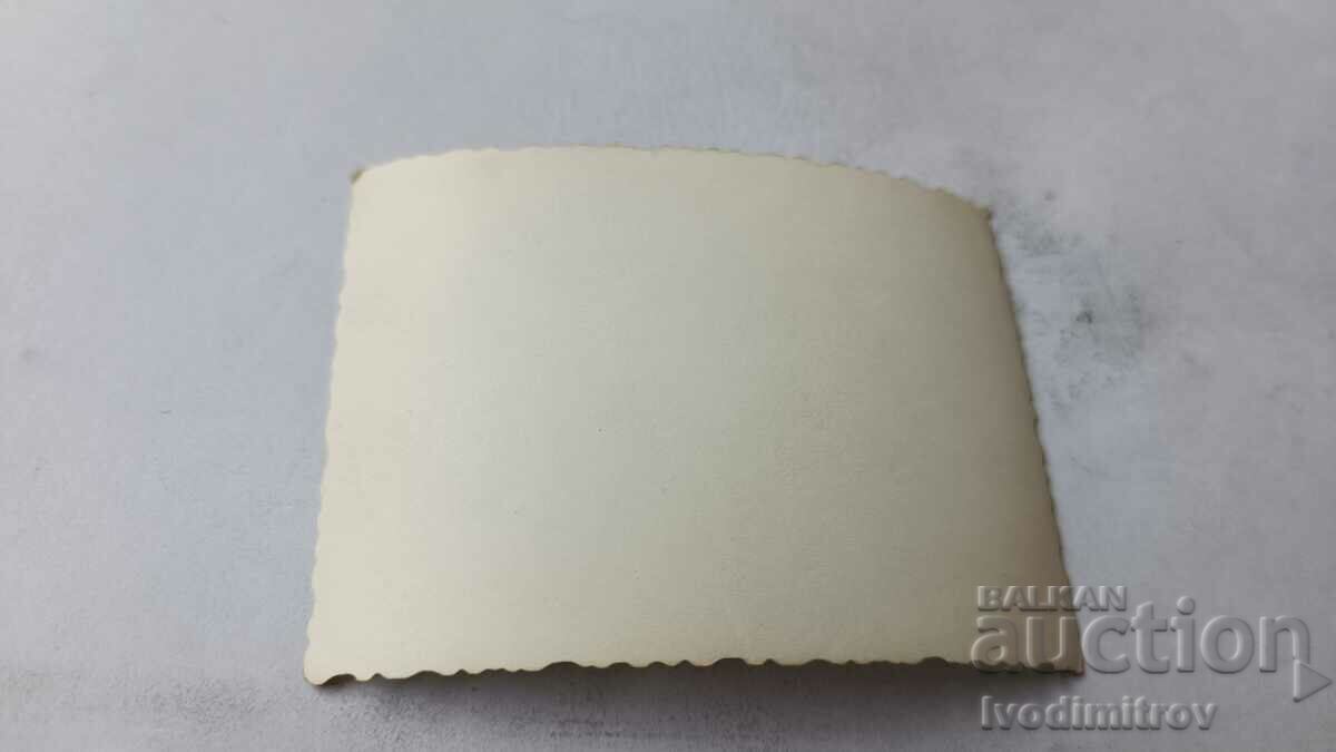 Φωτογραφία Δύο νεαρά κορίτσια στην παραλία με τιμή 1.75 BGN | € 0.89 Φωτογραφία Δύο νεαρά κορίτσια στην παραλία με τιμή 1.75 BGN | € 0.89