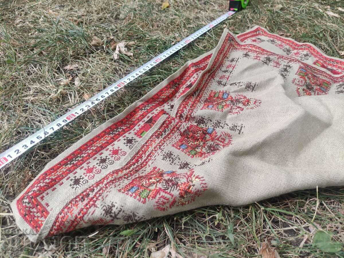 Auction A small tablecloth with embroidery Auction A small tablecloth with embroidery