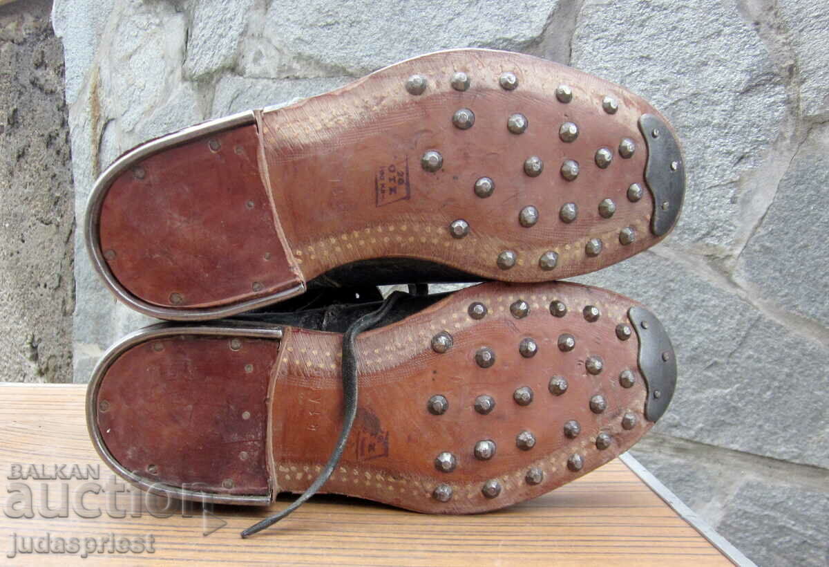стари военни кожени ботуши обувки с цинтове неупотребявани