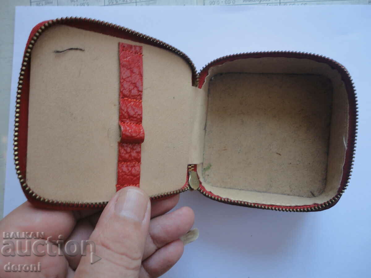 Auction  Great leather case