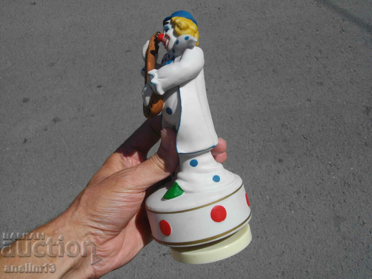 Delivery of OLD PORCELAIN FIGURE WITH LANTERN PORCELAIN CLOWN Delivery of OLD PORCELAIN FIGURE WITH LANTERN PORCELAIN CLOWN