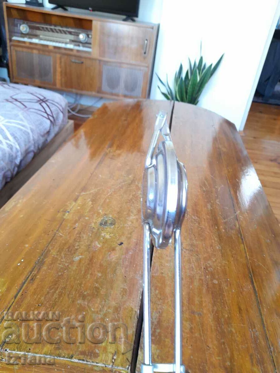 Auction  Old kitchen appliance, tool