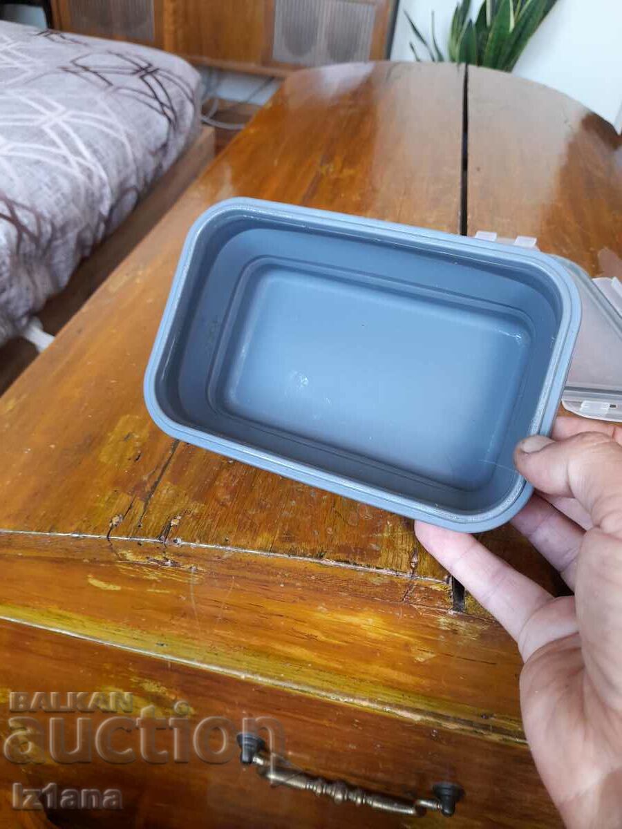 Delivery of Old food box Delivery of Old food box