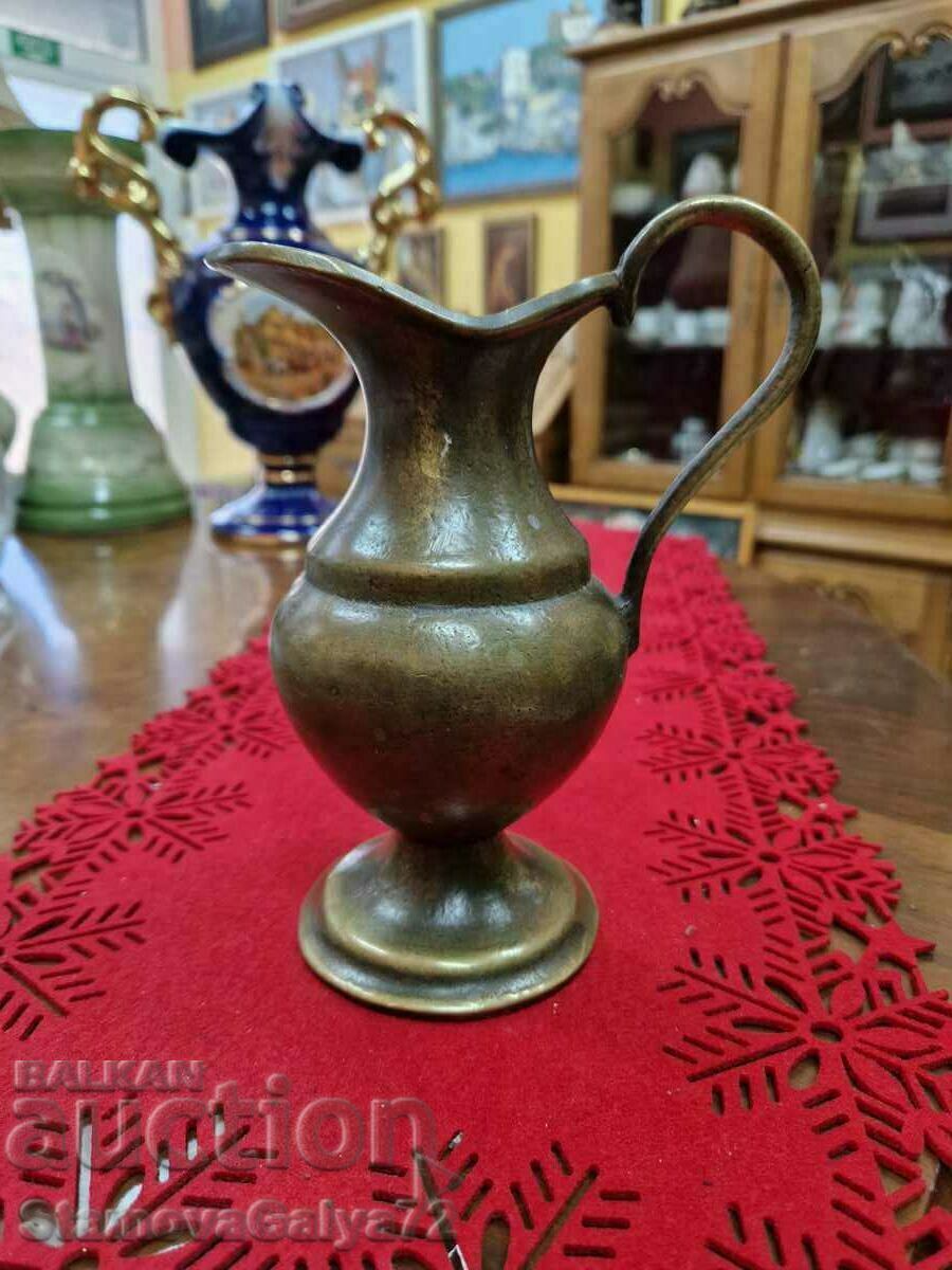 Un minunat ceainic antic din bronz solid vechi