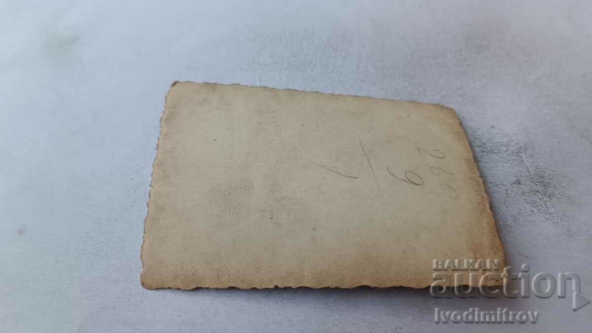 Φωτογραφία Σοφία Μια γυναίκα και ένα αγόρι σε μια βόλτα με τιμή 2.35 BGN | € 1.20 Φωτογραφία Σοφία Μια γυναίκα και ένα αγόρι σε μια βόλτα με τιμή 2.35 BGN | € 1.20