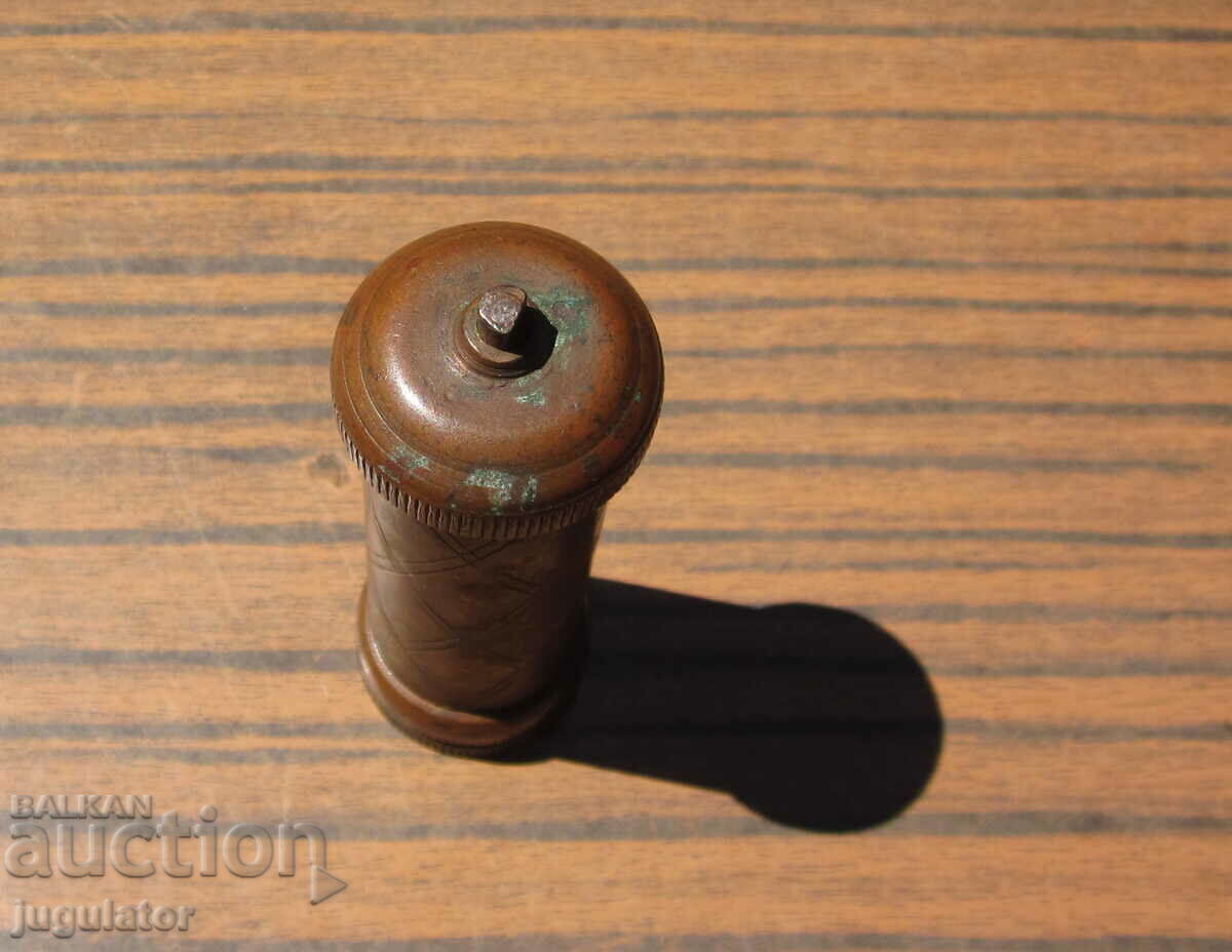 Delivery of antique small bronze mechanical pepper mill Delivery of antique small bronze mechanical pepper mill
