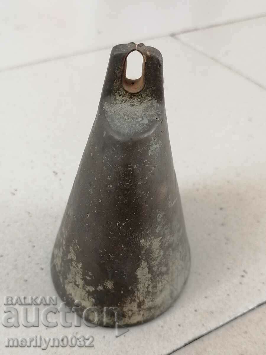 Auction Old bronze vat, bell, clapper, bell Auction Old bronze vat, bell, clapper, bell