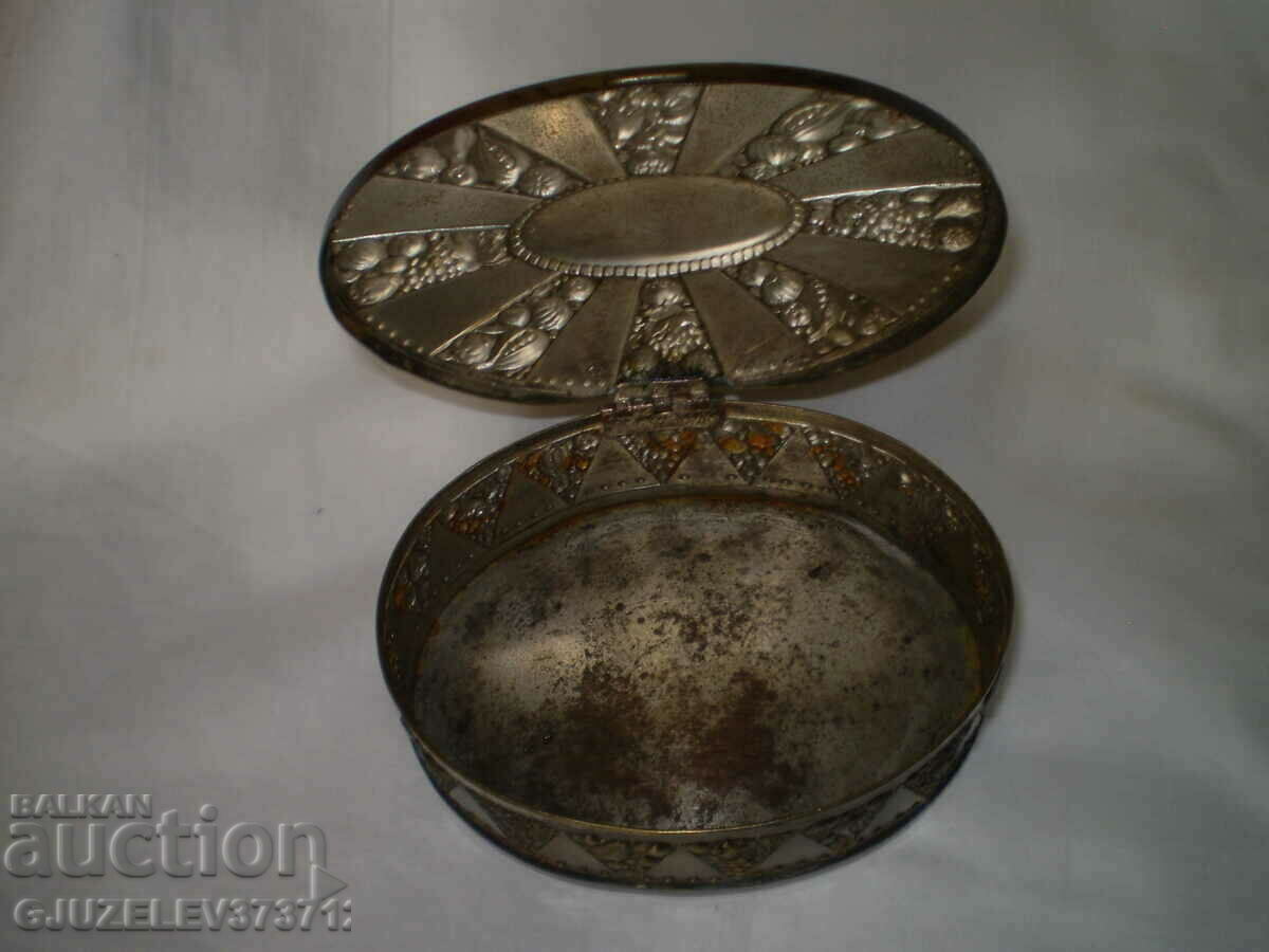 Delivery of 19th century silver plated brass jewelery box Delivery of 19th century silver plated brass jewelery box