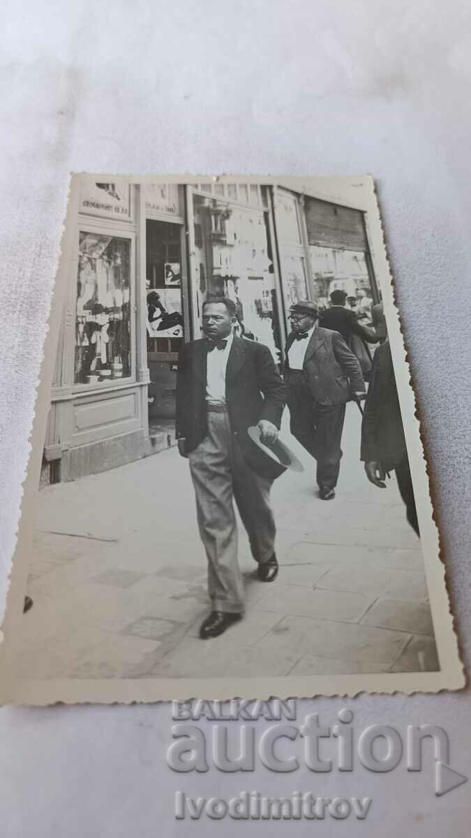 Снимка София Мъж на разходка 1936