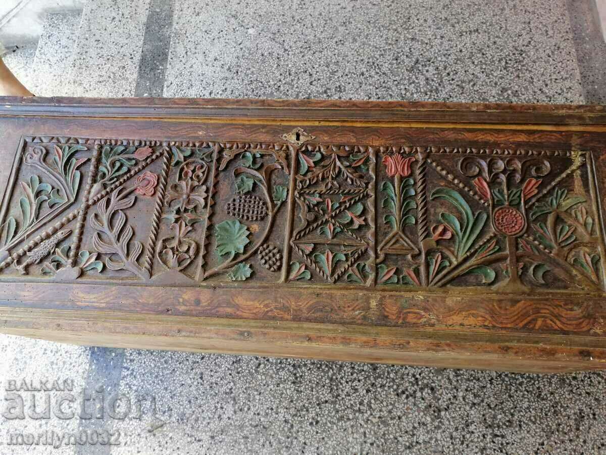 Auction Trevnensky chest, bridal chaise, chest of drawers, 19th century Auction Trevnensky chest, bridal chaise, chest of drawers, 19th century