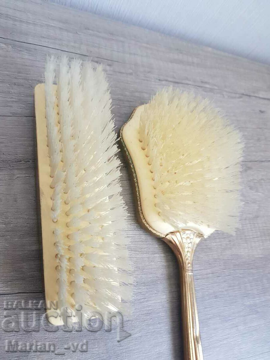 Delivery of Retro set of women's hair brush and clothes brush Delivery of Retro set of women's hair brush and clothes brush