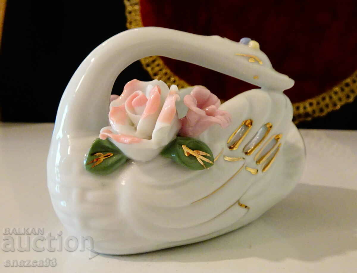 Porcelain figurine Swan, jeweler. with price 15.00 BGN | € 7.67 Porcelain figurine Swan, jeweler. with price 15.00 BGN | € 7.67