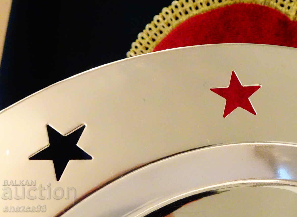 Licitație Tava placata cu argint, farfurie, 30 cm., stele. Licitație Tava placata cu argint, farfurie, 30 cm., stele.