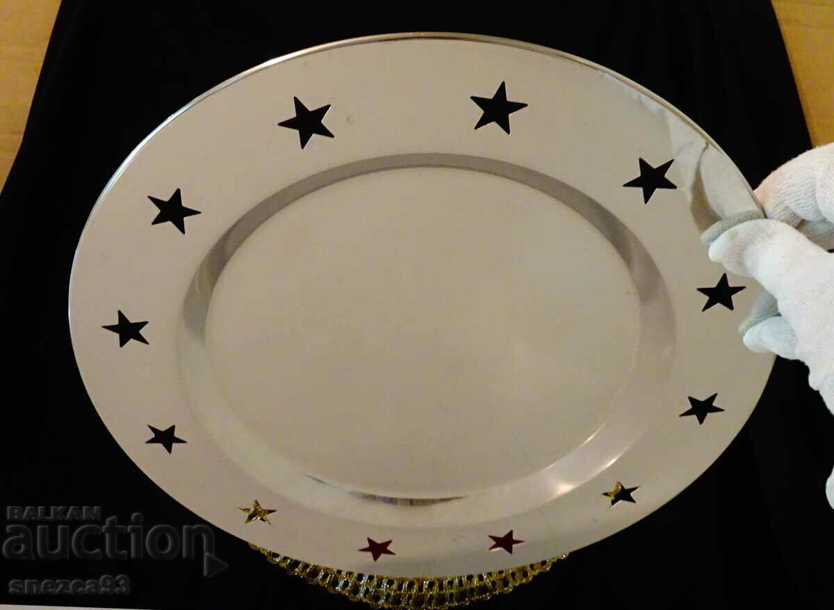 Livrarea Tava placata cu argint, farfurie, 30 cm., stele. Livrarea Tava placata cu argint, farfurie, 30 cm., stele.