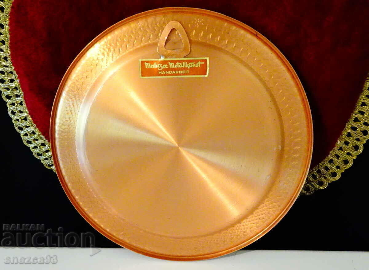 Honey tray, plate, panel with lithograph 22 cm with price 15.00 BGN | € 7.67 Honey tray, plate, panel with lithograph 22 cm with price 15.00 BGN | € 7.67