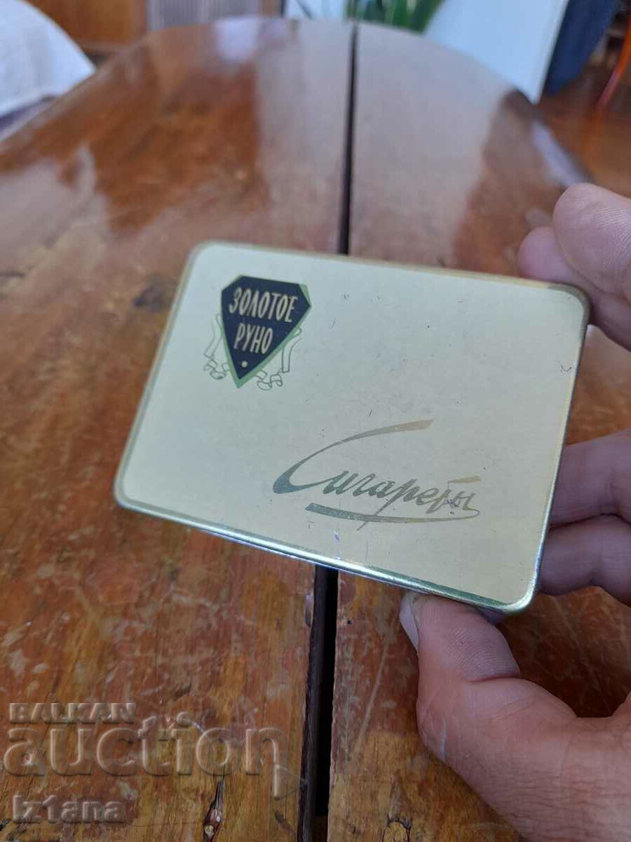 Стара табакера,кутия от цигари Золотое Руно с цена 35.00 лв. | € 17.90