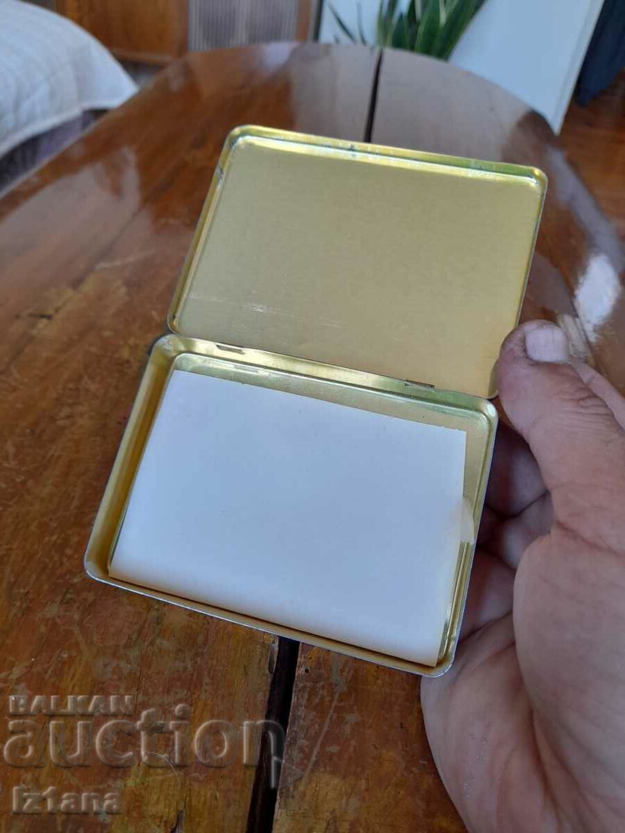 Доставка на Стара табакера,кутия от цигари Золотое Руно