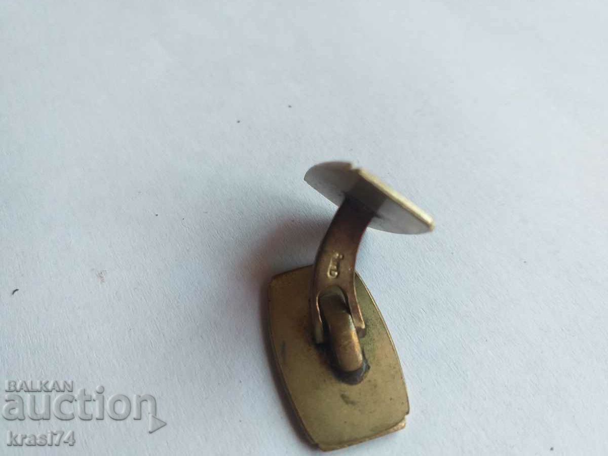 Old gilded cufflinks with price 30.00 BGN | € 15.34 Old gilded cufflinks with price 30.00 BGN | € 15.34