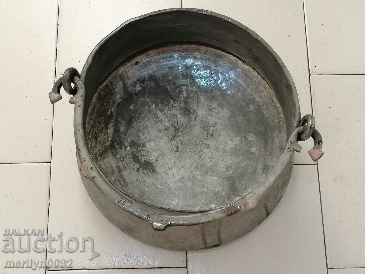 An old copper boiler, a pot, a malt, a baker with price 99.00 BGN | € 50.62 An old copper boiler, a pot, a malt, a baker with price 99.00 BGN | € 50.62