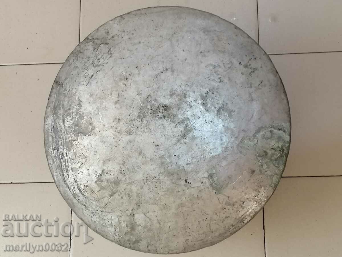 Auction An old copper boiler, a pot, a malt, a baker Auction An old copper boiler, a pot, a malt, a baker