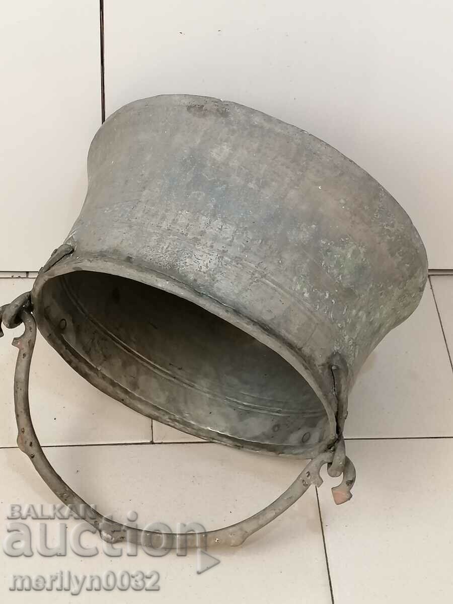 Delivery of An old copper boiler, a pot, a malt, a baker Delivery of An old copper boiler, a pot, a malt, a baker