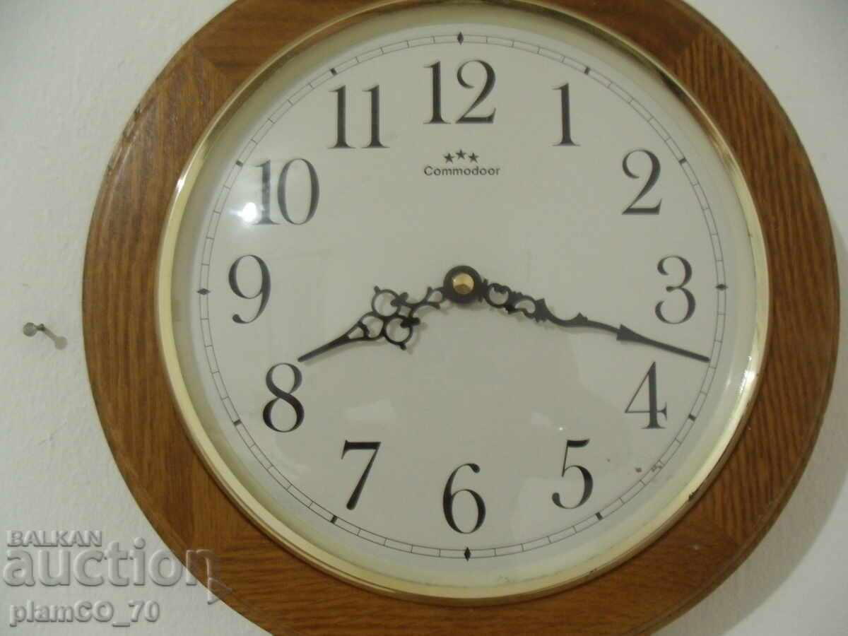 Δημοπρασία No.*7077 παλιό ρολόι τοίχου Commodoor Δημοπρασία No.*7077 παλιό ρολόι τοίχου Commodoor
