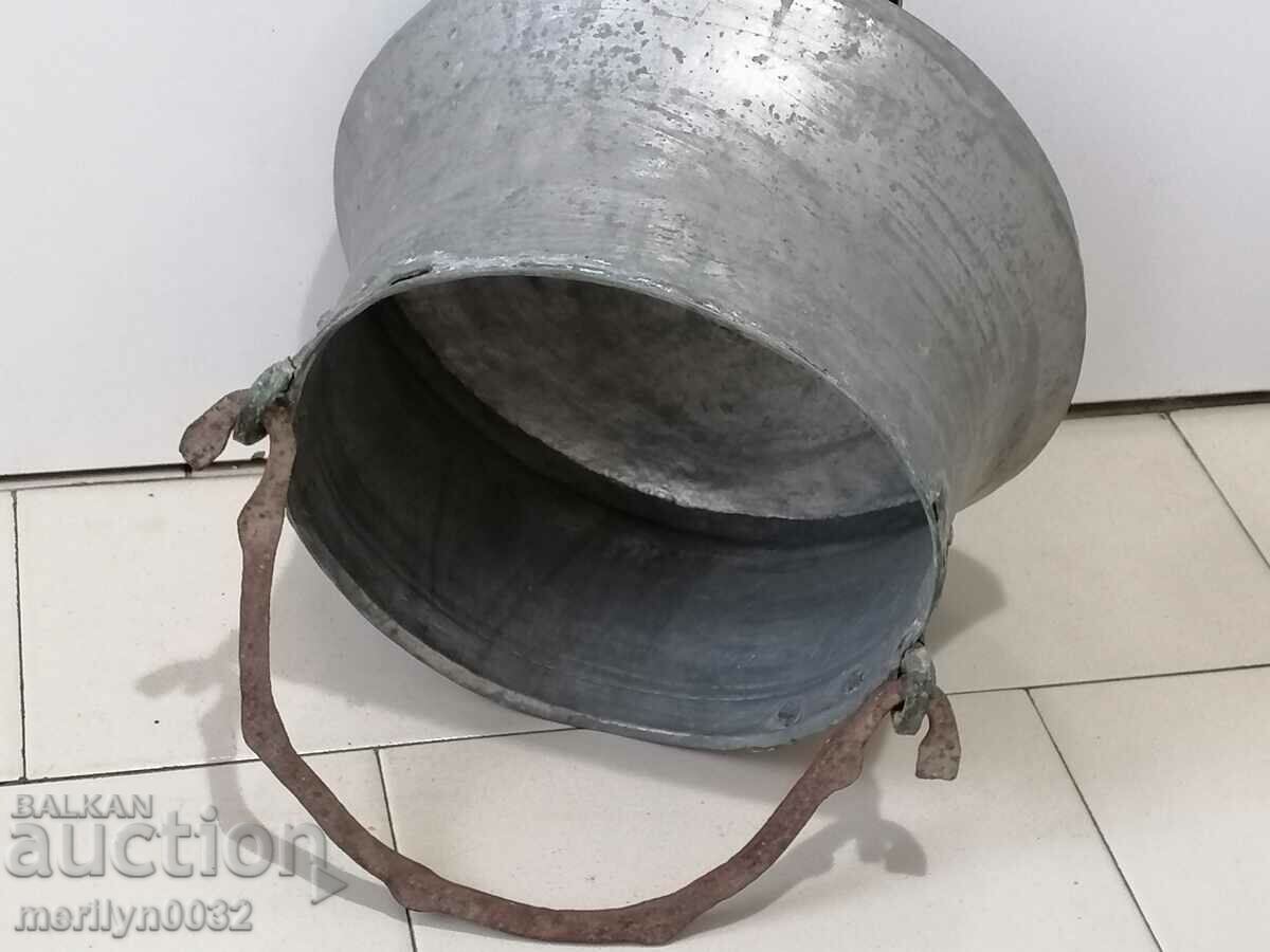 An old copper boiler, a pot, a malt, a baker with price 105.00 BGN | € 53.69 An old copper boiler, a pot, a malt, a baker with price 105.00 BGN | € 53.69