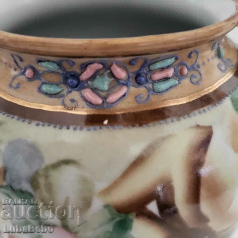 Delivery of Vintage Art Deco porcelain vases Delivery of Vintage Art Deco porcelain vases