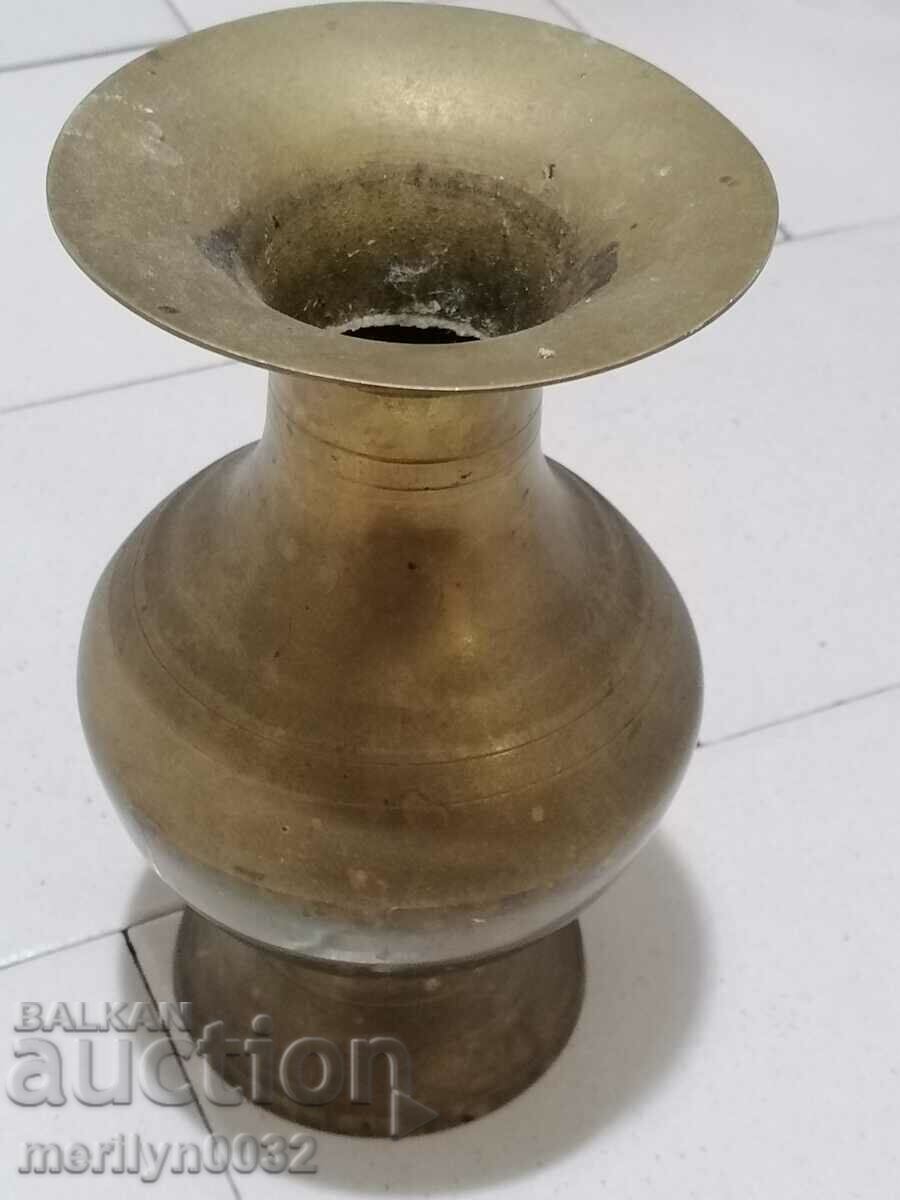 alamă vaze cu preț 45.00 BGN | € 23.01